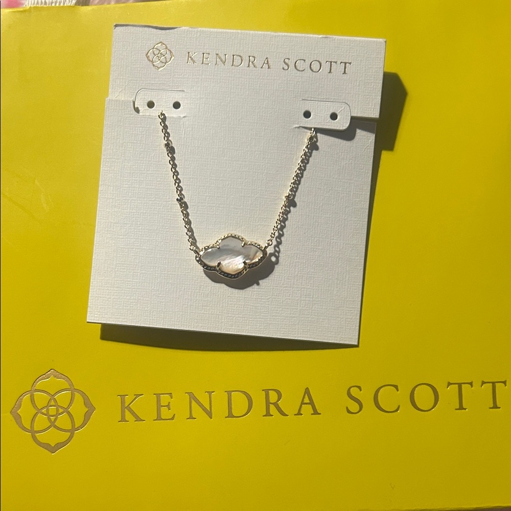 Kendra Scott Abbie Gold Pendant Necklace in Ivory Mother-of-Pearl-NWT
